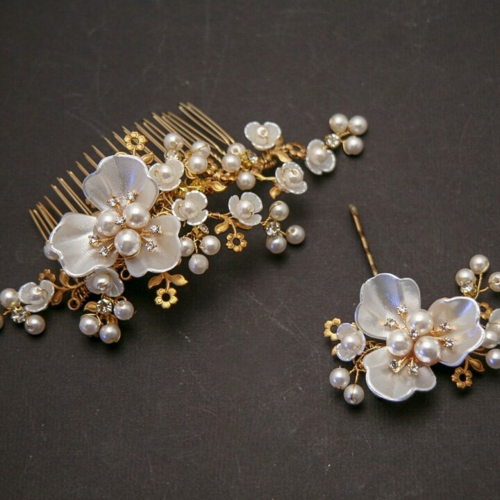 wedding hair comb and hair pin set with pearlized flowers in gold and ivory with rhinestones